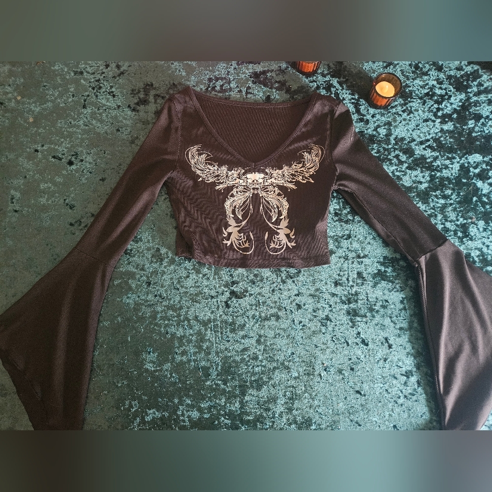 Grunge/Goth Black Long Sleeve Cropped Flowy Sleeve Y2K Womens Top XS-S